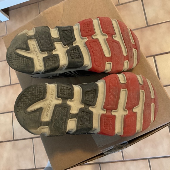 Sketchers STAR WARS Darth Vader runners - size 1Y - Picture 5 of 10